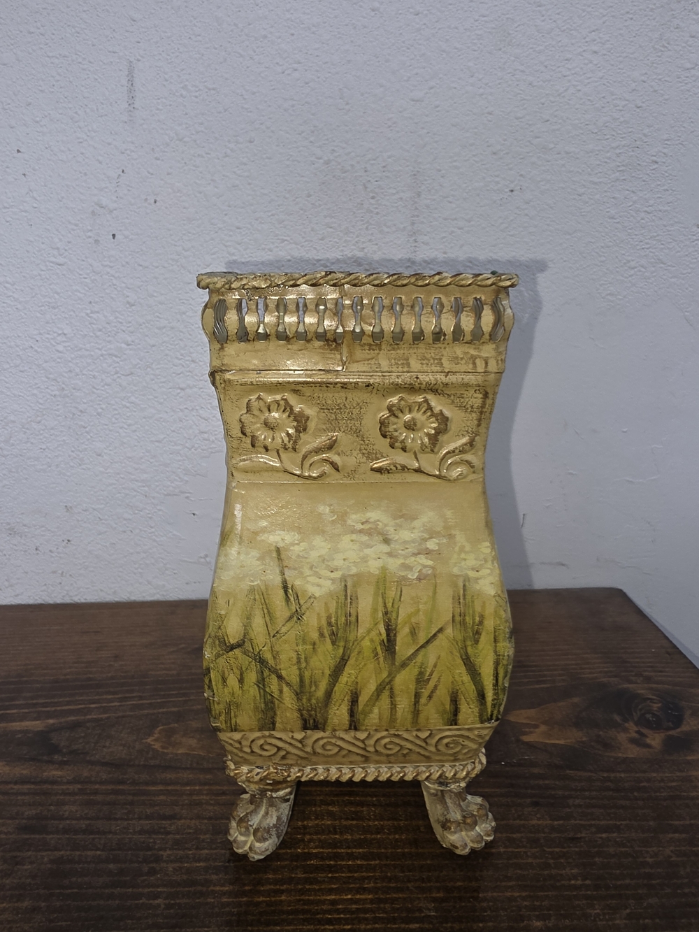 Ornate Orchid Narcissus Footed Planter Cachepot